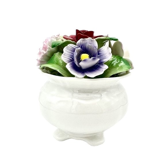 Vintage AYNSLEY Flower Bouquet Basket Figurine Hand Painted and Modelled England - Picture 7 of 8